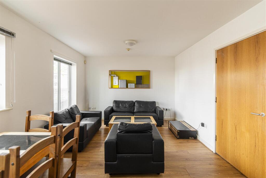 5 bed 1st Floor Flat for rent in Newcastle upon Tyne. From Hive Estates - Newcastle upon Tyne