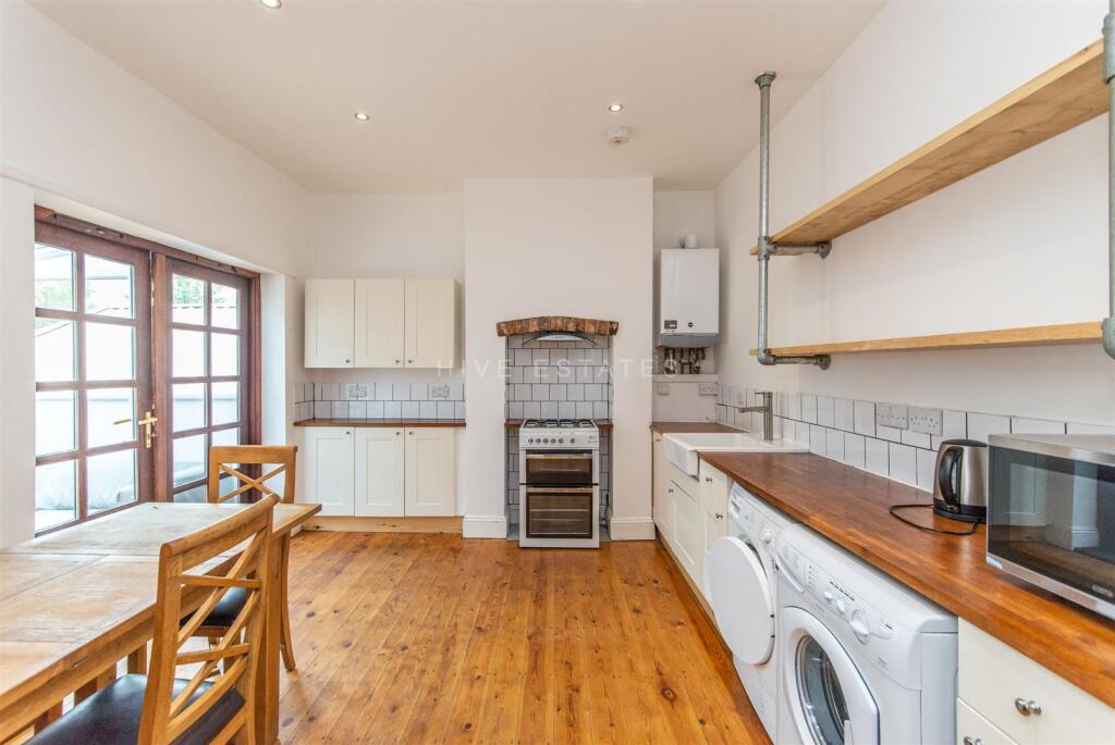 5 bed Mid Terraced House for rent in Newcastle upon Tyne. From Hive Estates - Newcastle upon Tyne