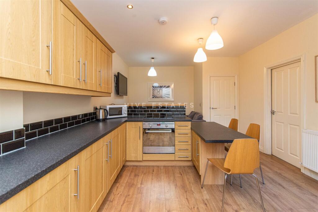 3 bed 1st Floor Flat for rent in Newcastle upon Tyne. From Hive Estates - Newcastle upon Tyne