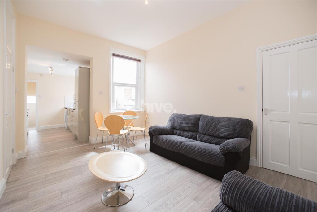 3 bed 1st Floor Flat for rent in Newcastle upon Tyne. From Hive Estates - Newcastle upon Tyne