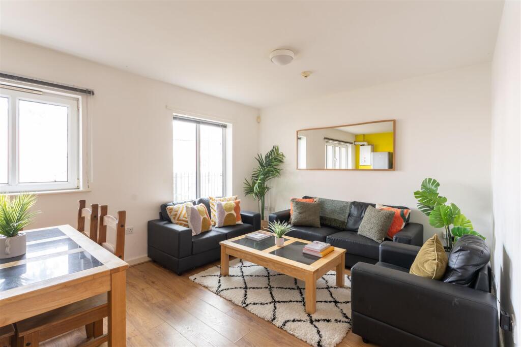 4 bed 1st Floor Flat for rent in Newcastle upon Tyne. From Hive Estates - Newcastle upon Tyne