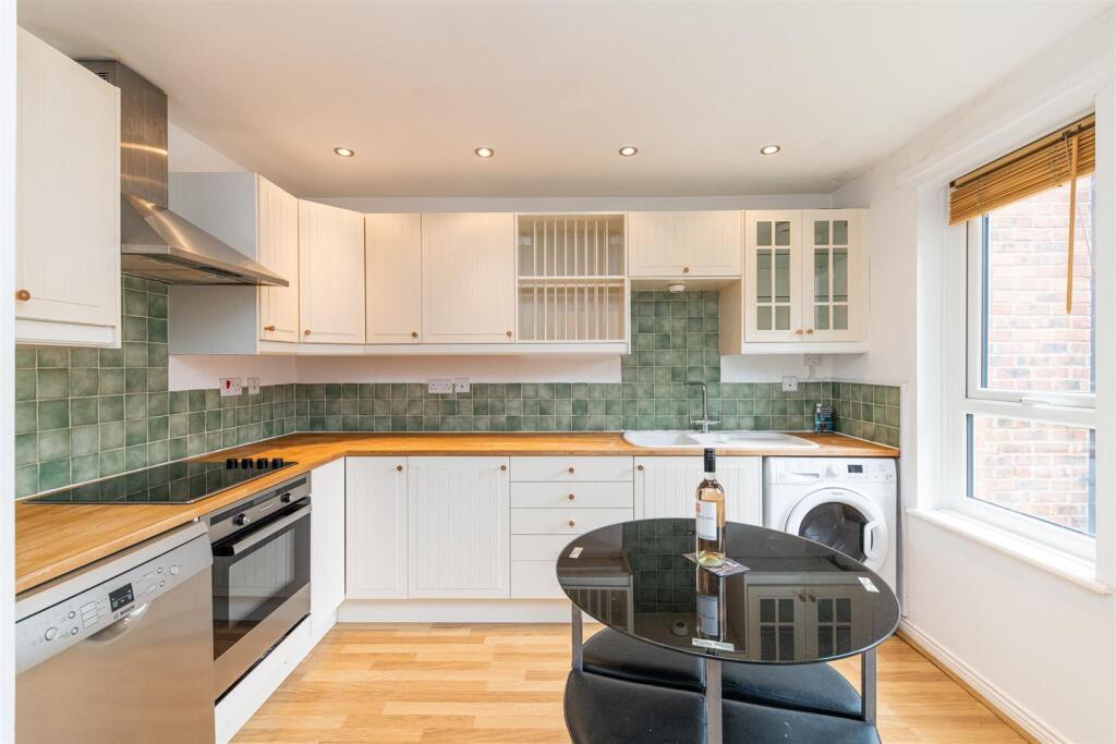 2 bed 1st Floor Flat for rent in Newcastle upon Tyne. From Hive Estates - Newcastle upon Tyne