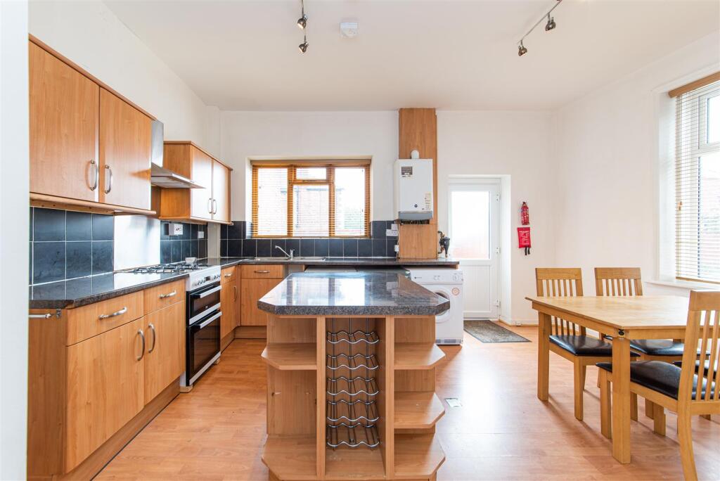 4 bed Mid Terraced House for rent in Newcastle upon Tyne. From Hive Estates - Newcastle upon Tyne