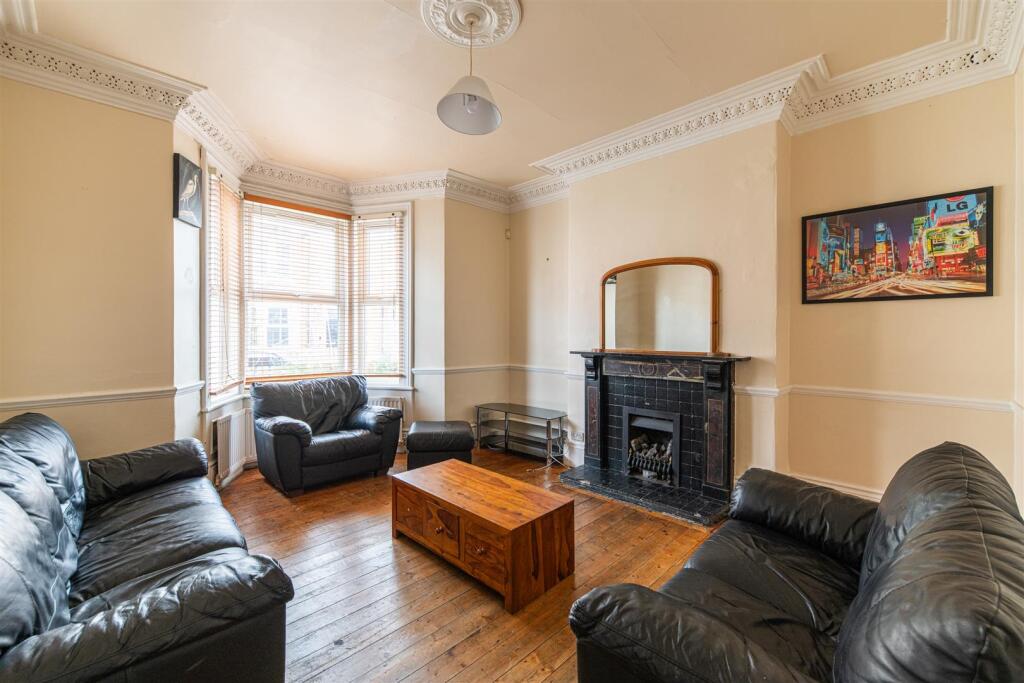 6 bed Mid Terraced House for rent in Newcastle upon Tyne. From Hive Estates - Newcastle upon Tyne