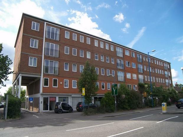 2 bed Apartment for rent in Potters Bar. From Home Counties - Potters Bar