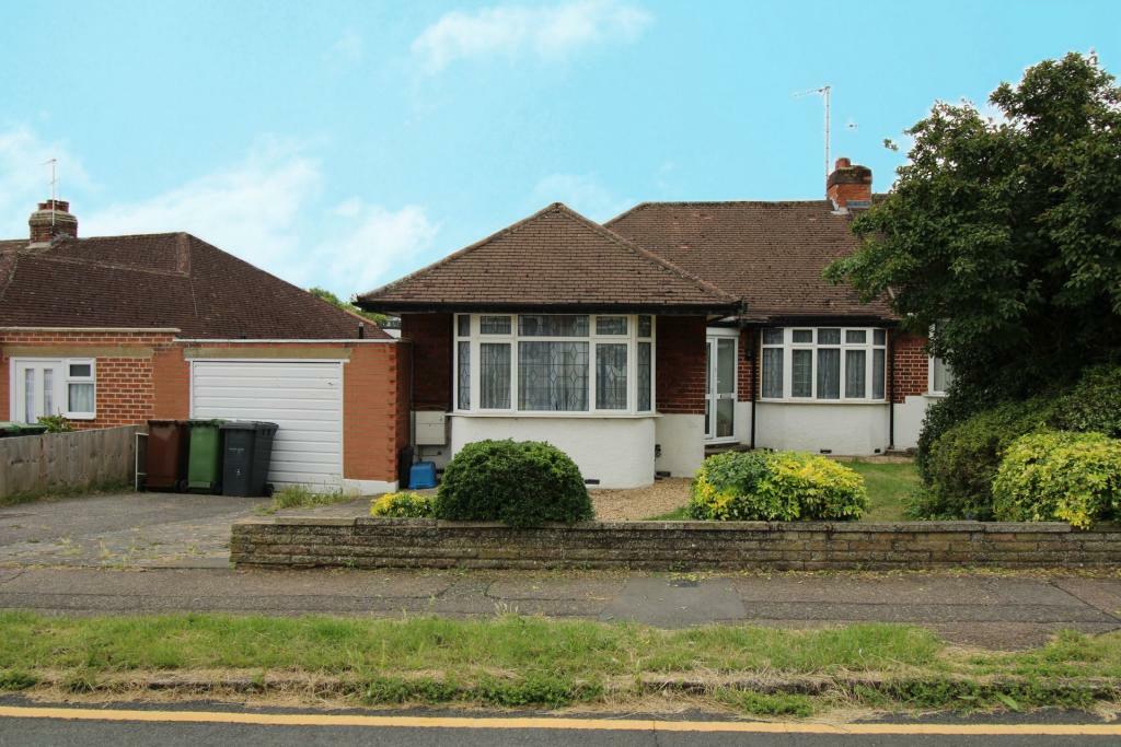 3 bed Semi-detached bungalow for rent in Potters Bar. From Home Counties - Potters Bar