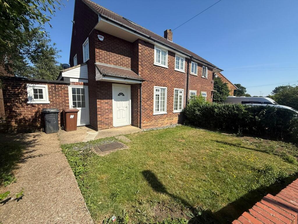 3 bed Semi Detached for rent in South Mimms. From Home Counties - Potters Bar 3 bed Semi Detached for rent in South Mimms. From Home Counties - Potters Bar