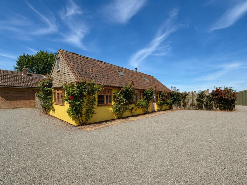 2 bed Detached bungalow for rent in Bardwell. From Elvin Estates - Mildenhall
