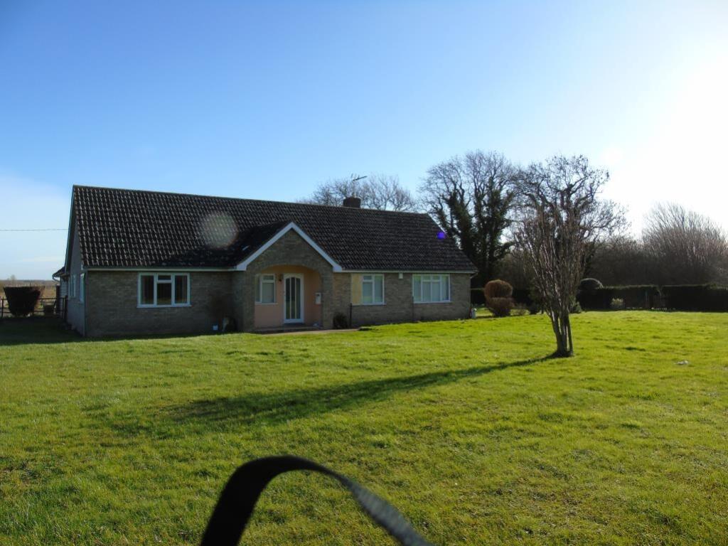 2 bed Detached bungalow for rent in Barton Mills. From Elvin Estates - Mildenhall