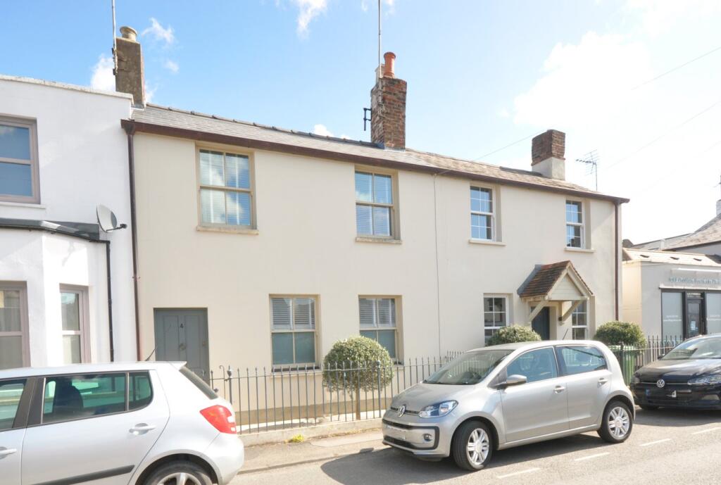 3 bed Mid Terraced House for rent in Cheltenham. From Errington Smith Town and Village Properties (Residential Sales - Lettings and Property Management) - Cheltenham