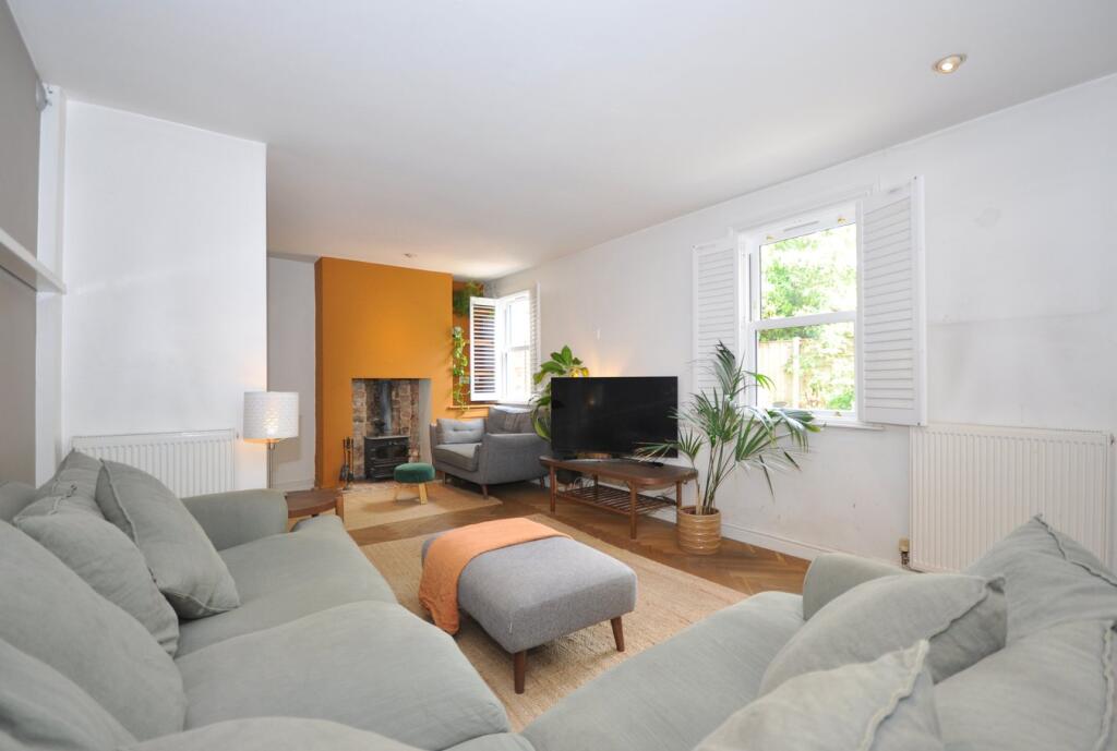 3 bed Mid Terraced House for rent in Cheltenham. From Errington Smith Town and Village Properties (Residential Sales - Lettings and Property Management) - Cheltenham