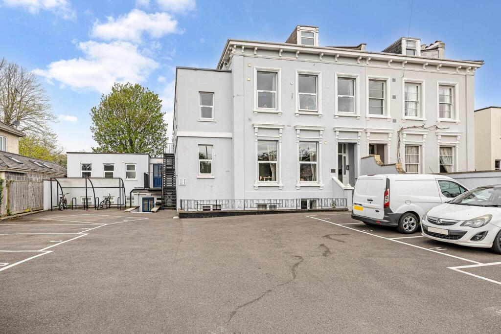 2 bed Apartment for rent in Prestbury. From Errington Smith Town and Village Properties (Residential Sales - Lettings and Property Management) - Cheltenham
