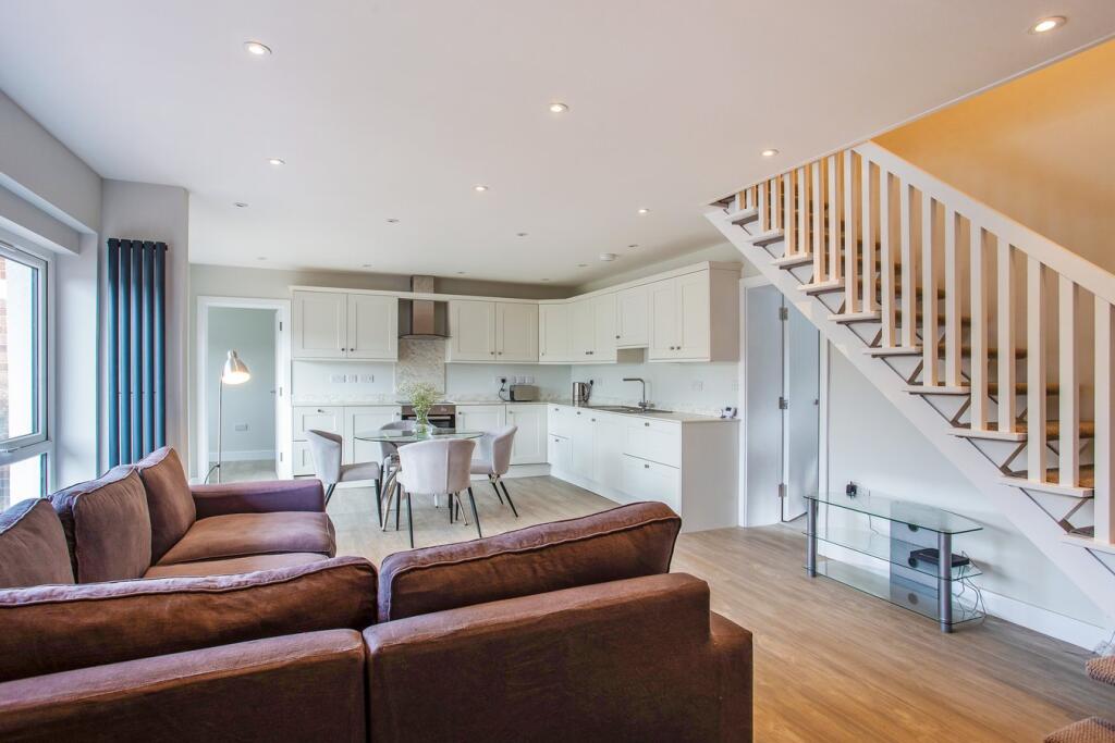4 bed Detached for rent in Leckhampton Hill. From Errington Smith Town and Village Properties (Residential Sales - Lettings and Property Management) - Cheltenham 4 bed Detached for rent in Leckhampton Hill. From Errington Smith Town and Village Properties (Residential Sales - Lettings and Property Management) - Cheltenham