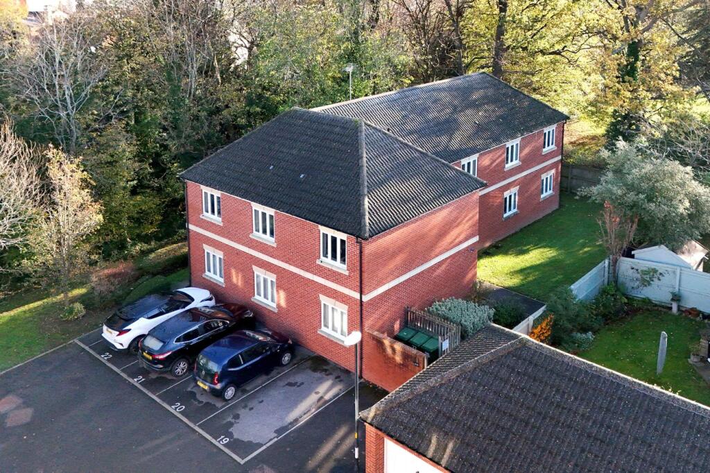 2 bed Apartment for rent in Cheltenham. From Errington Smith Town and Village Properties (Residential Sales - Lettings and Property Management) - Cheltenham