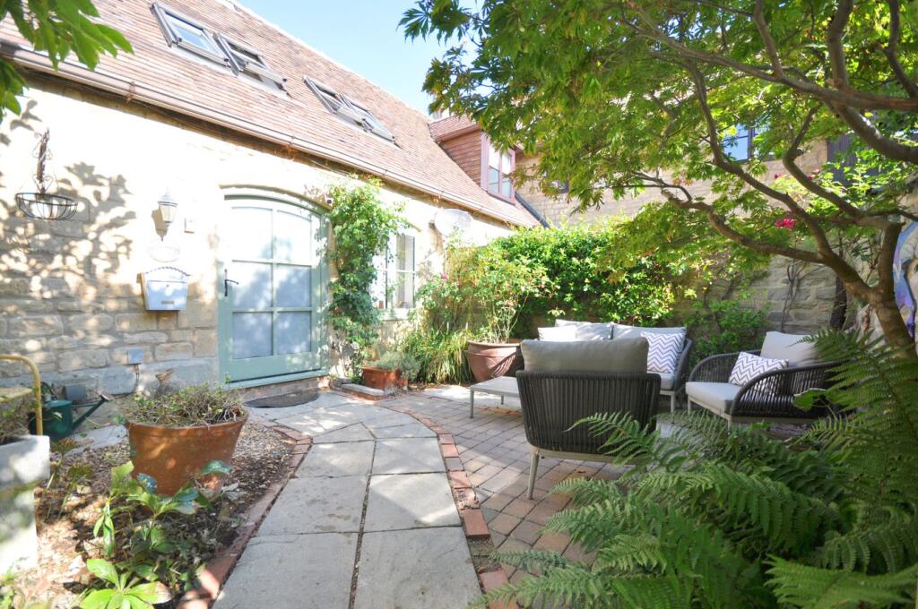 2 bed Cottage for rent in Cheltenham. From Errington Smith Town and Village Properties (Residential Sales - Lettings and Property Management) - Cheltenham