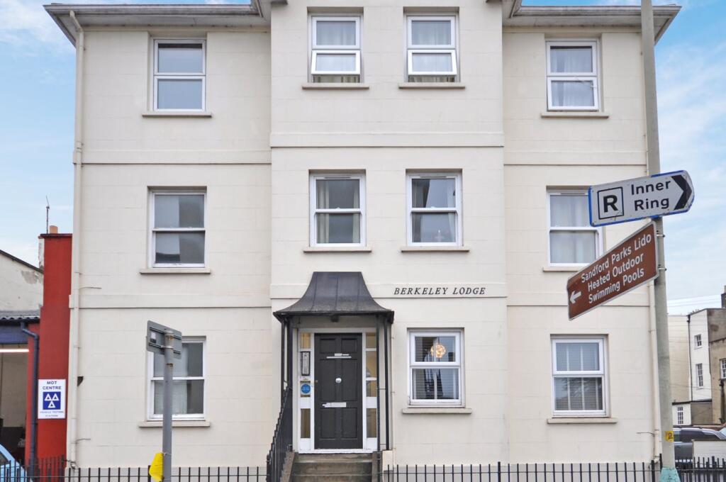 1 bed Apartment for rent in Cheltenham. From Errington Smith Town and Village Properties (Residential Sales - Lettings and Property Management) - Cheltenham