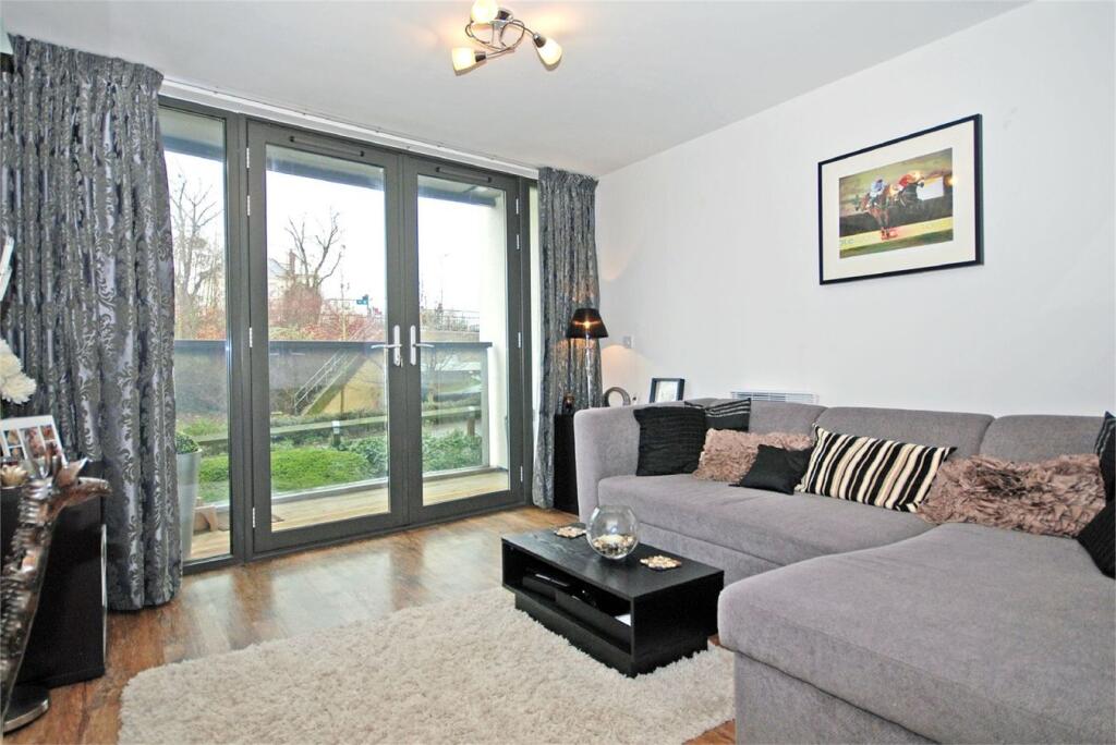 1 bed Apartment for rent in Cheltenham. From Errington Smith Town and Village Properties (Residential Sales - Lettings and Property Management) - Cheltenham