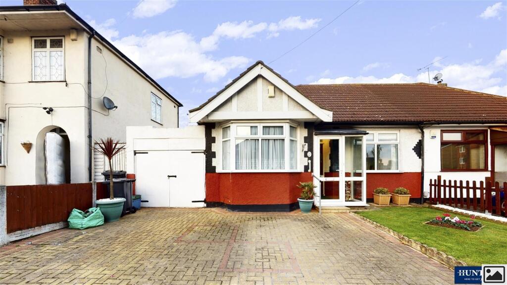 3 bed Bungalow for rent in Romford. From Hunters - Chadwell Heath 3 bed Bungalow for rent in Romford. From Hunters - Chadwell Heath