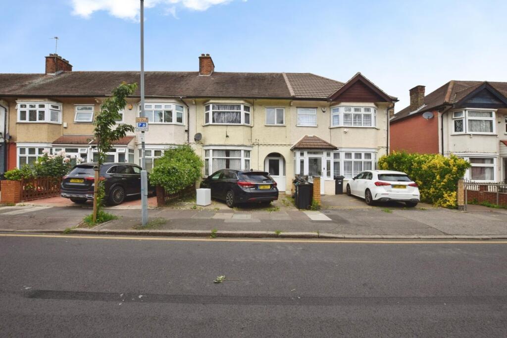 4 bed Mid Terraced House for rent in Ilford. From Hunters - Chadwell Heath 4 bed Mid Terraced House for rent in Ilford. From Hunters - Chadwell Heath