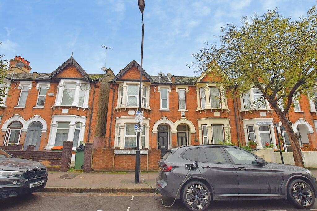 3 bed 1st Floor Flat for rent in London. From Hunters - Chadwell Heath 3 bed 1st Floor Flat for rent in London. From Hunters - Chadwell Heath