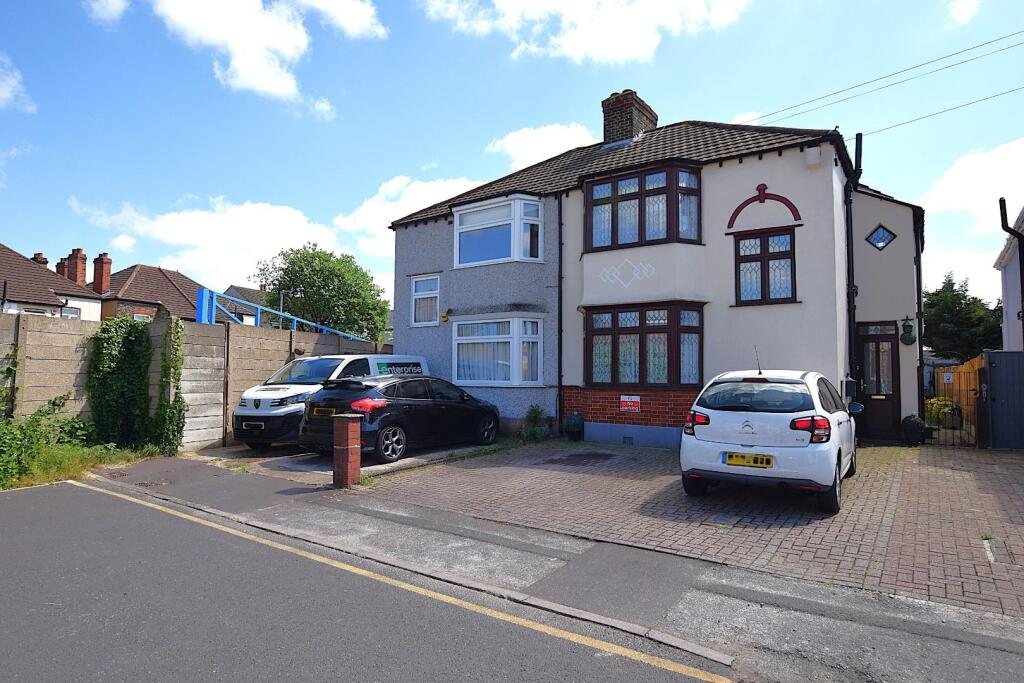 3 bed End of Terrace for rent in Romford. From Hunters - Chadwell Heath