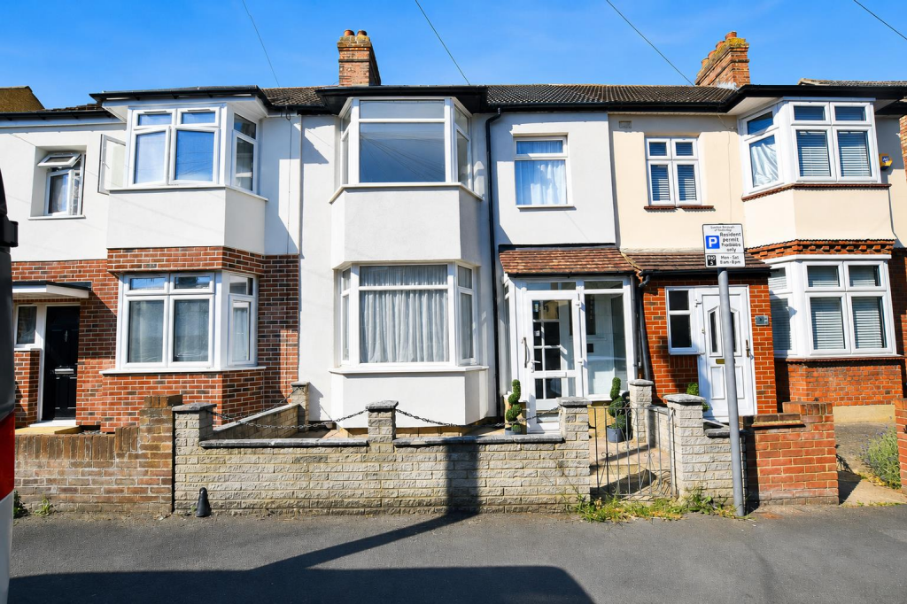 3 bed Mid Terraced House for rent in Romford. From Hunters - Chadwell Heath 3 bed Mid Terraced House for rent in Romford. From Hunters - Chadwell Heath