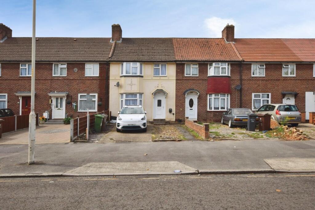 3 bed Mid Terraced House for rent in Dagenham. From Hunters - Chadwell Heath