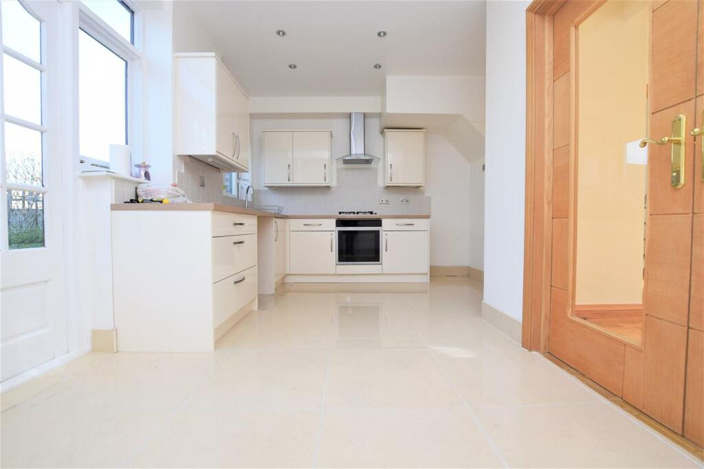 3 bed Mid Terraced House for rent in Romford. From Hunters - Chadwell Heath