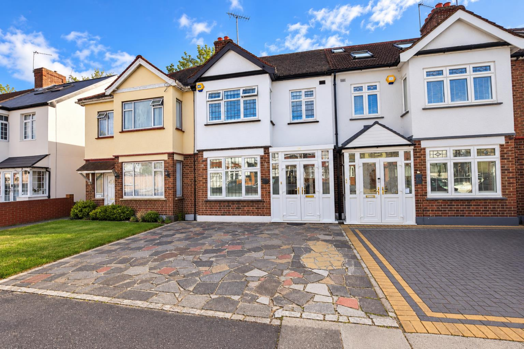 3 bed Mid Terraced House for rent in Romford. From Hunters - Chadwell Heath