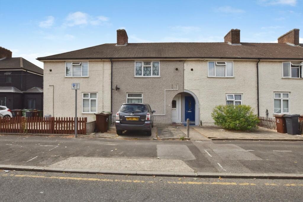 2 bed Mid Terraced House for rent in Dagenham. From Hunters - Chadwell Heath 2 bed Mid Terraced House for rent in Dagenham. From Hunters - Chadwell Heath
