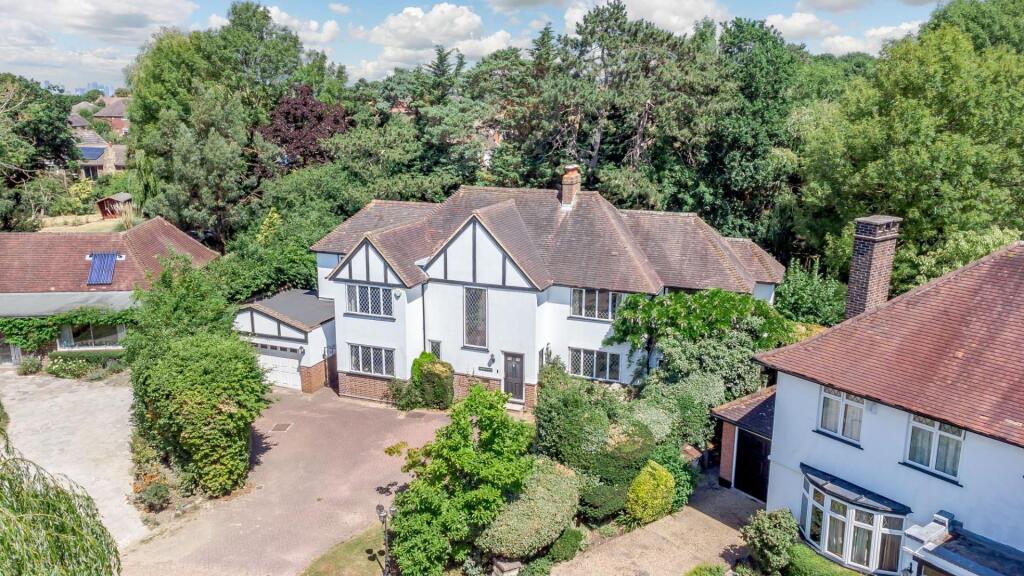 5 bed Detached for rent in Chislehurst. From Hunters - Chislehurst 5 bed Detached for rent in Chislehurst. From Hunters - Chislehurst