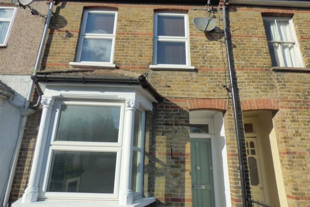 2 bed Mid Terraced House for rent in Crayford. From Hunters - Dartford