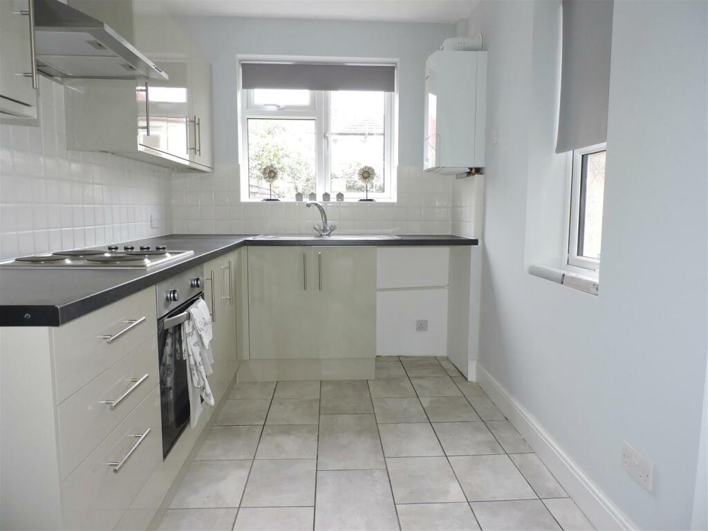 2 bed Mid Terraced House for rent in Crayford. From Hunters - Dartford