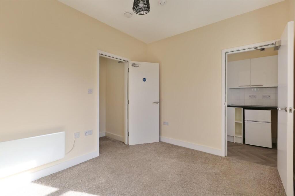 4 bed Apartment for rent in London. From Hunters - Forest Hill