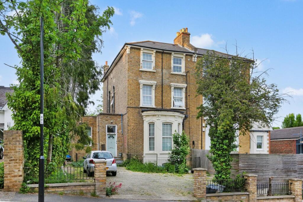 3 bed 1st Floor Flat for rent in London. From Hunters - Forest Hill