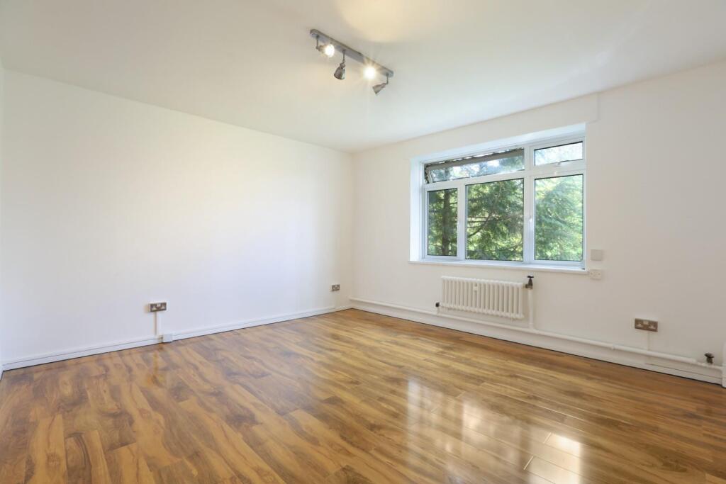 3 bed 1st Floor Flat for rent in Penge. From Hunters - Forest Hill