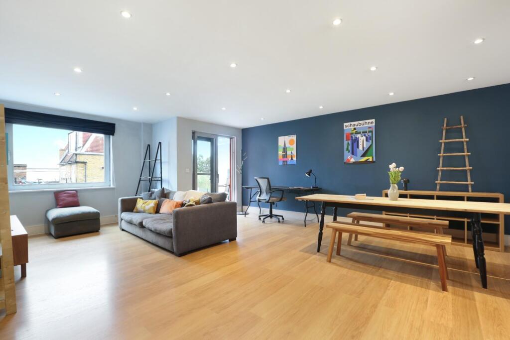 2 bed 1st Floor Flat for rent in Penge. From Hunters - Forest Hill 2 bed 1st Floor Flat for rent in Penge. From Hunters - Forest Hill