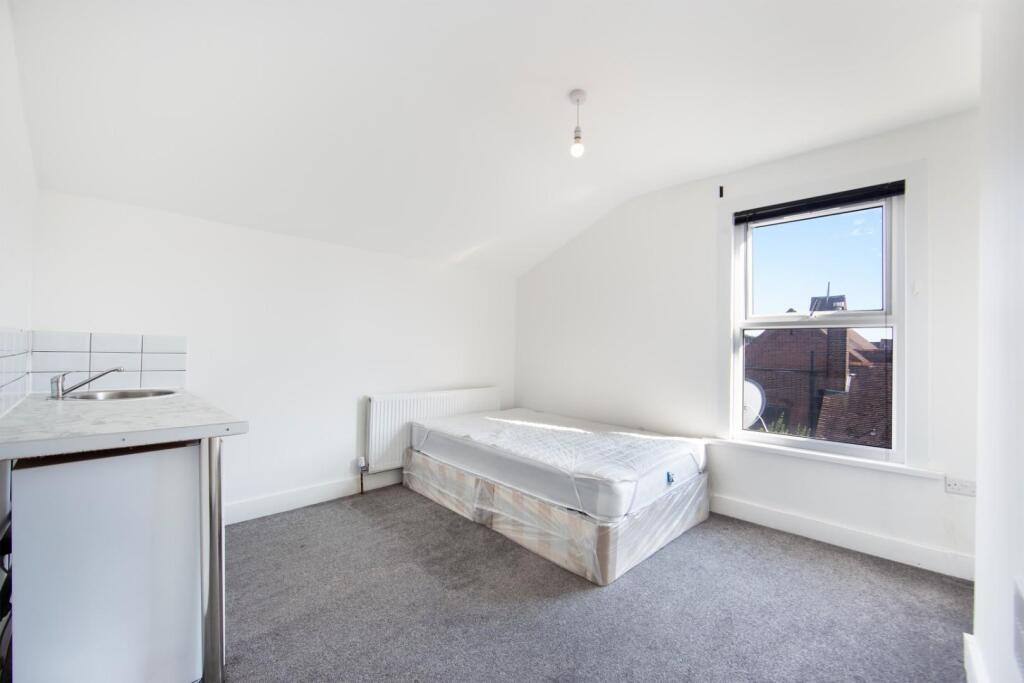 4 bed Studio for rent in London. From Hunters - Forest Hill