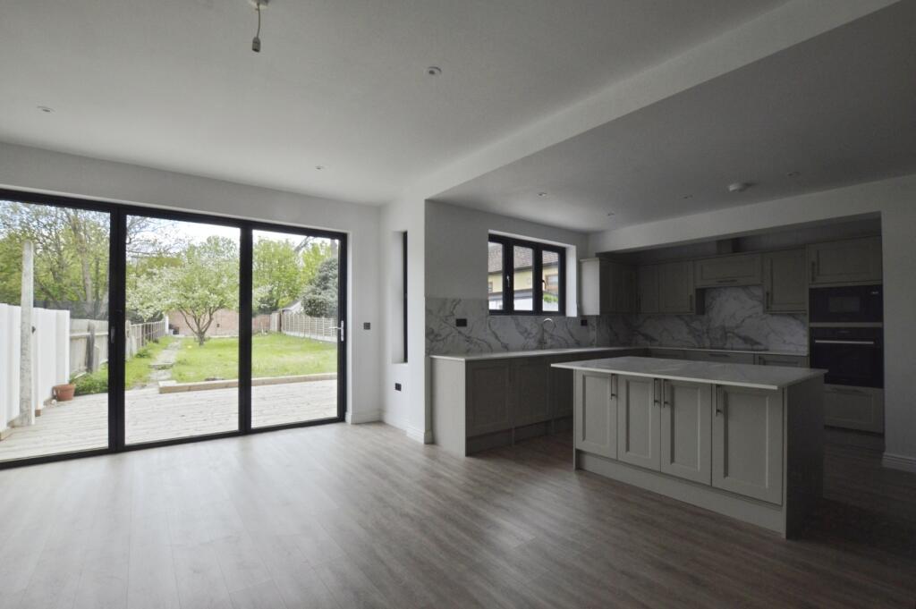 5 bed Detached for rent in Wanstead. From Hunters - Plaistow