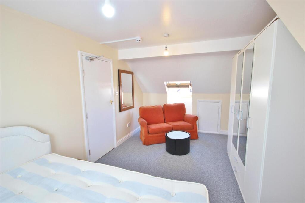 1 bed 1st Floor Flat for rent in Ilford. From Hunters - Plaistow 1 bed 1st Floor Flat for rent in Ilford. From Hunters - Plaistow