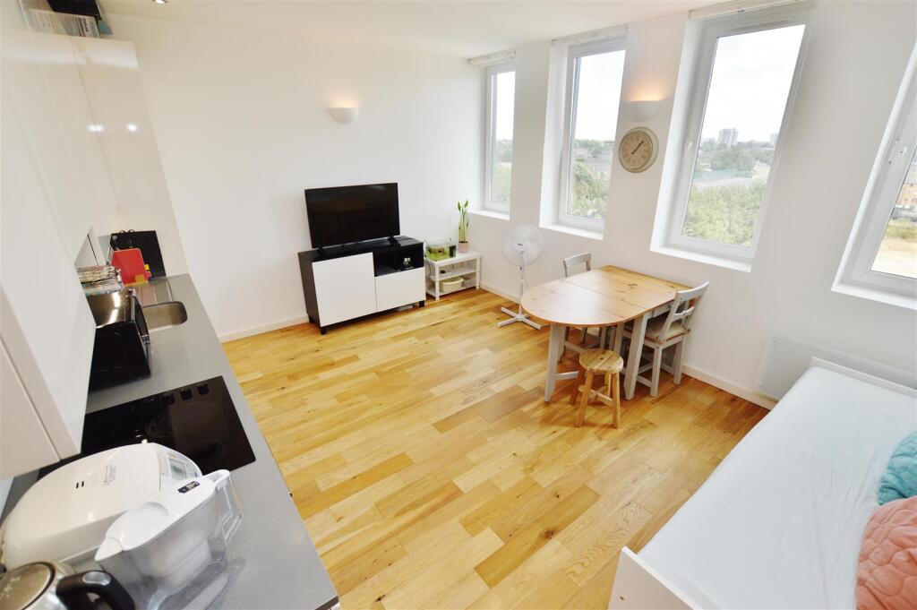1 bed 1st Floor Flat for rent in West Ham. From Hunters - Plaistow