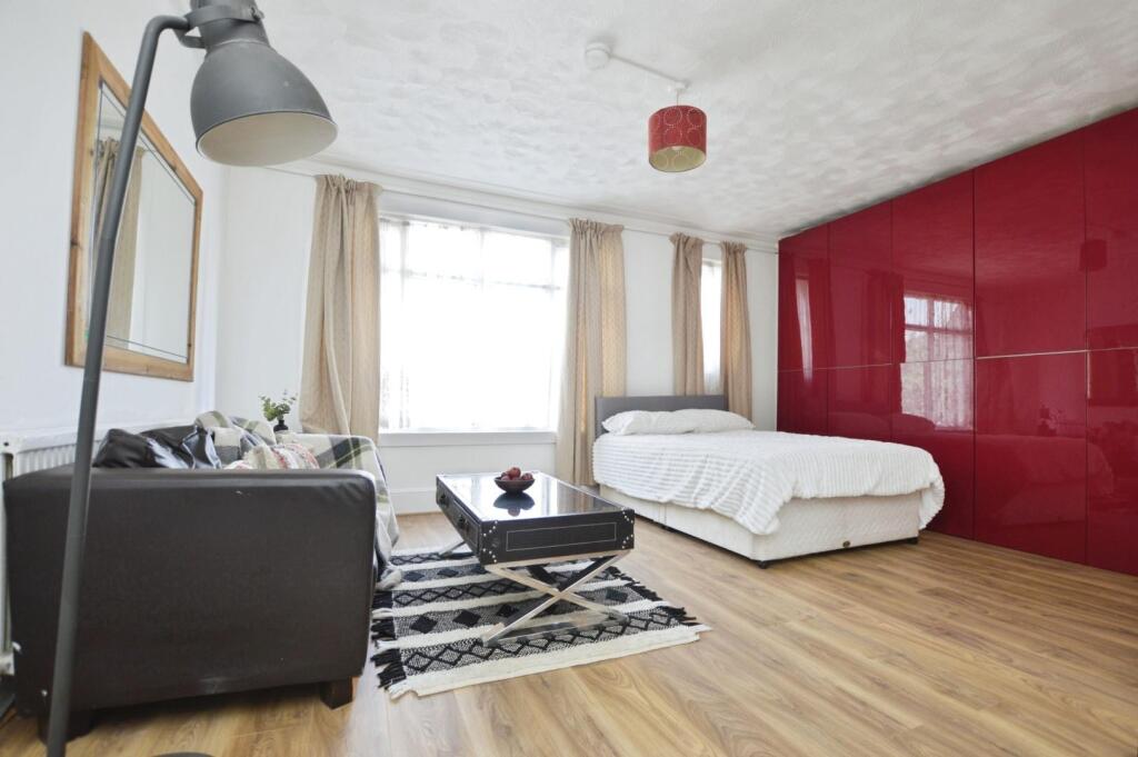 4 bed Studio for rent in Ilford. From Hunters - Plaistow