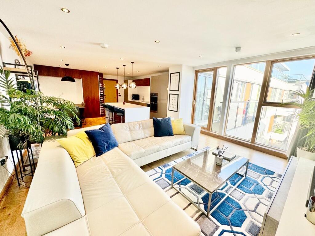 2 bed 1st Floor Flat for rent in Bow. From Hunters - Plaistow