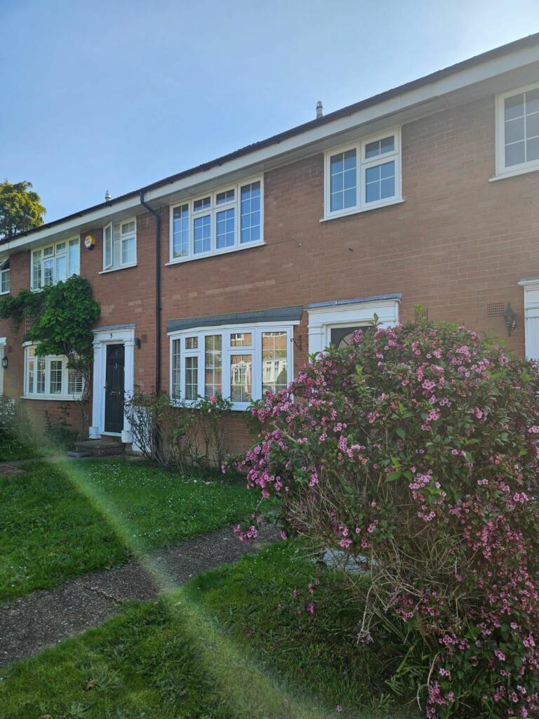 3 bed Mid Terraced House for rent in Hampton. From IC Property - Edmonton
