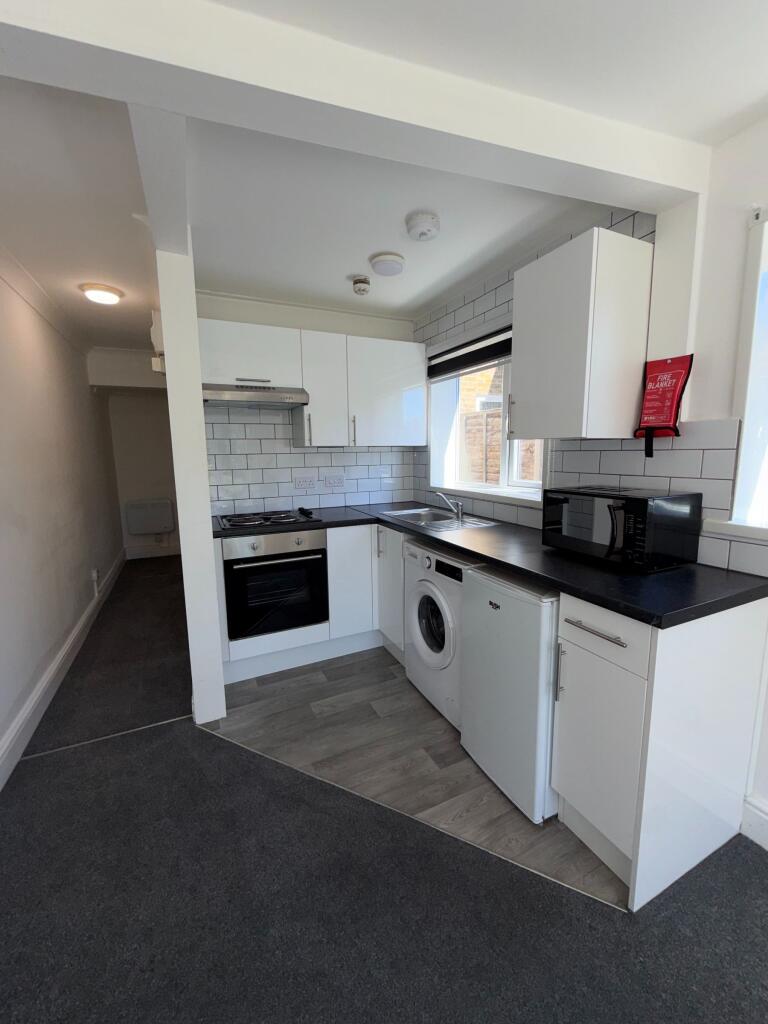 1 bed 1st Floor Flat for rent in Sewardstone. From IC Property - Edmonton