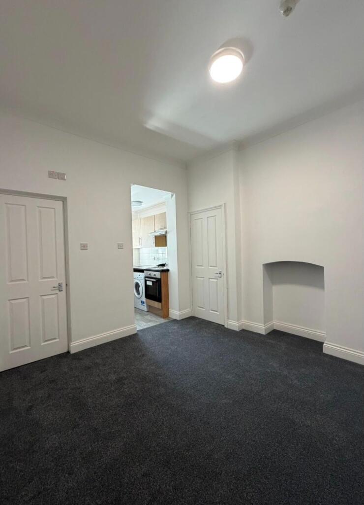 4 bed Studio for rent in London. From IC Property - Edmonton