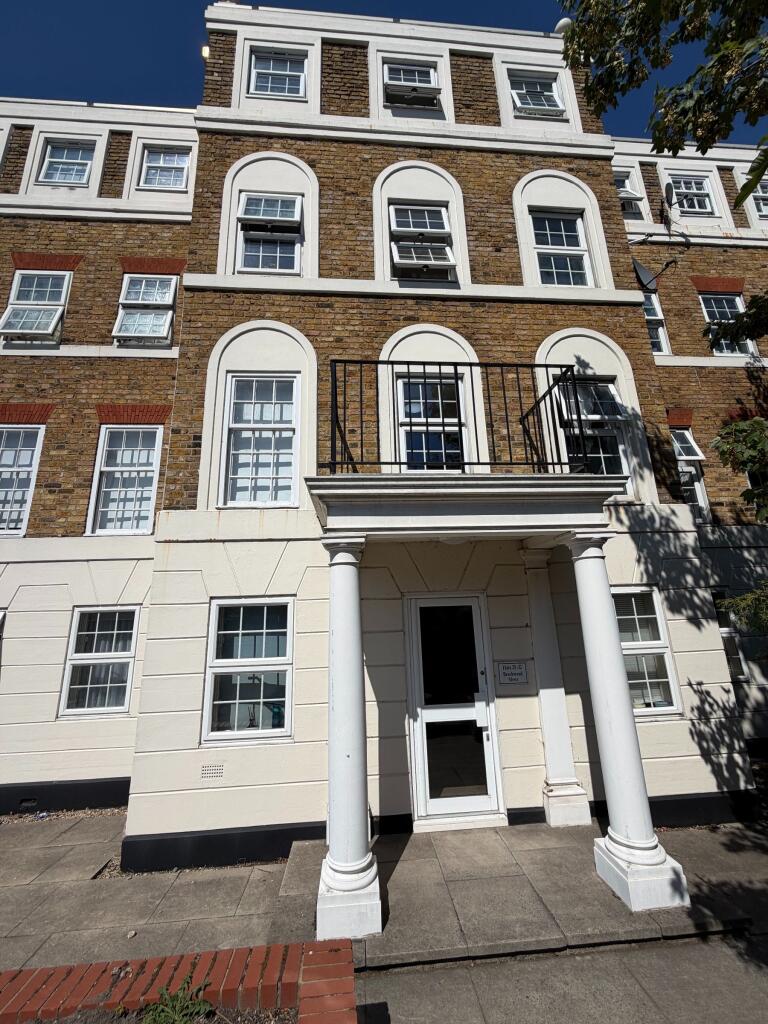 1 bed 1st Floor Flat for rent in Edmonton. From IC Property - Edmonton