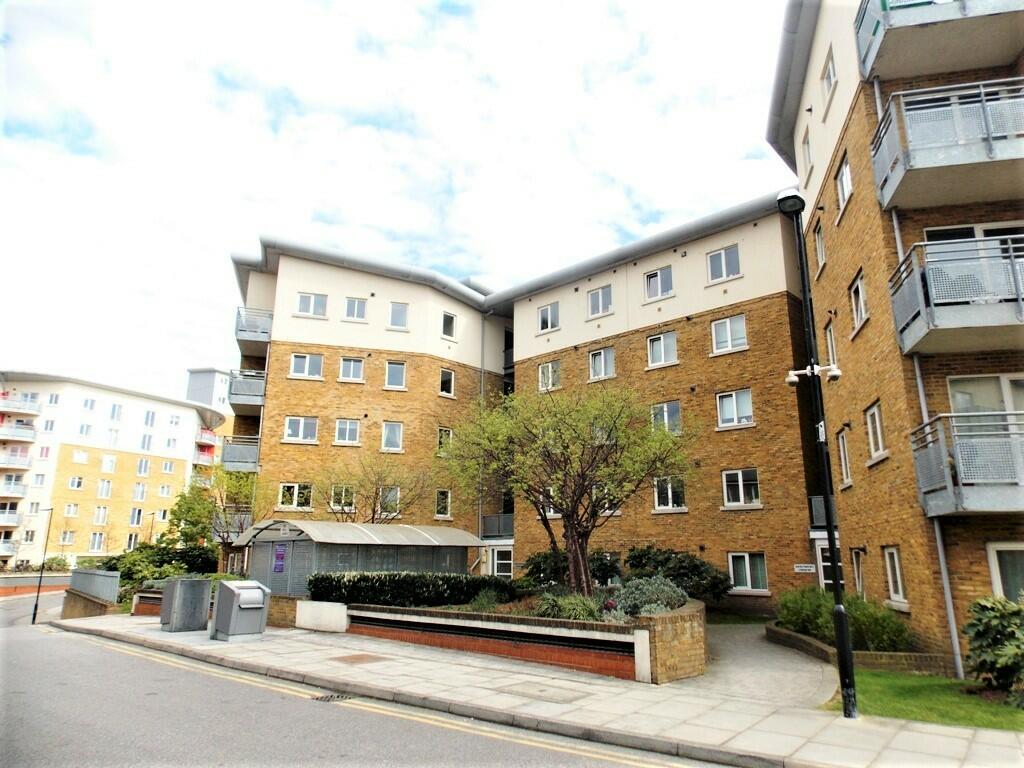 2 bed Apartment for rent in Bow. From Inner City Estates