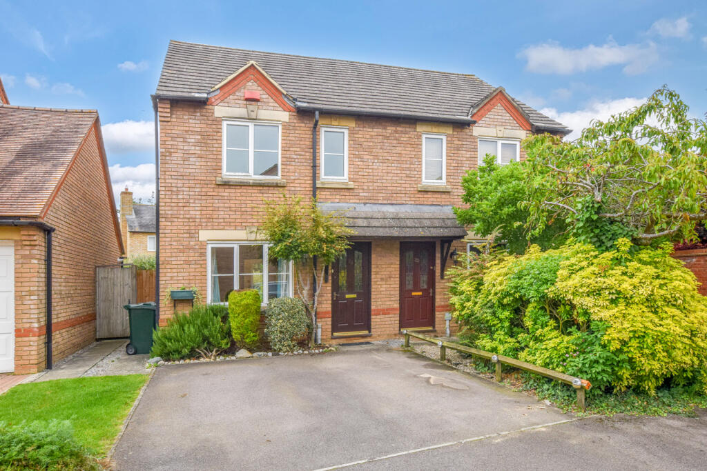 3 bed Semi Detached for rent in Bicester. From Barton Fleming - Bicester 3 bed Semi Detached for rent in Bicester. From Barton Fleming - Bicester