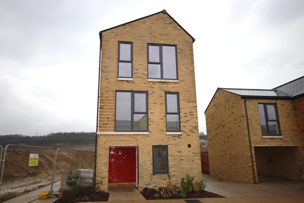 3 bed Detached for rent in Swanscombe. From Family Homes Sales & Lettings - Sittingbourne